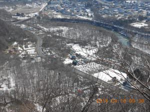 27.4.10山頂から見た下砥山