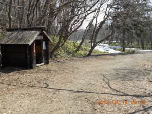 27.4.14南登山口駐車場は乾いています