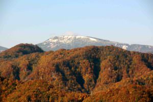 27.10.16 雪を頂く無意根山